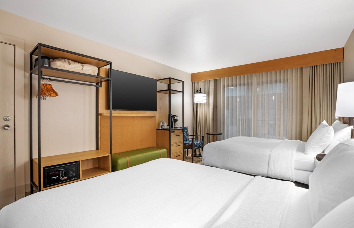 Queen Queen Guest Room