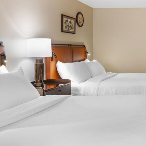Queen Queen Guest Room