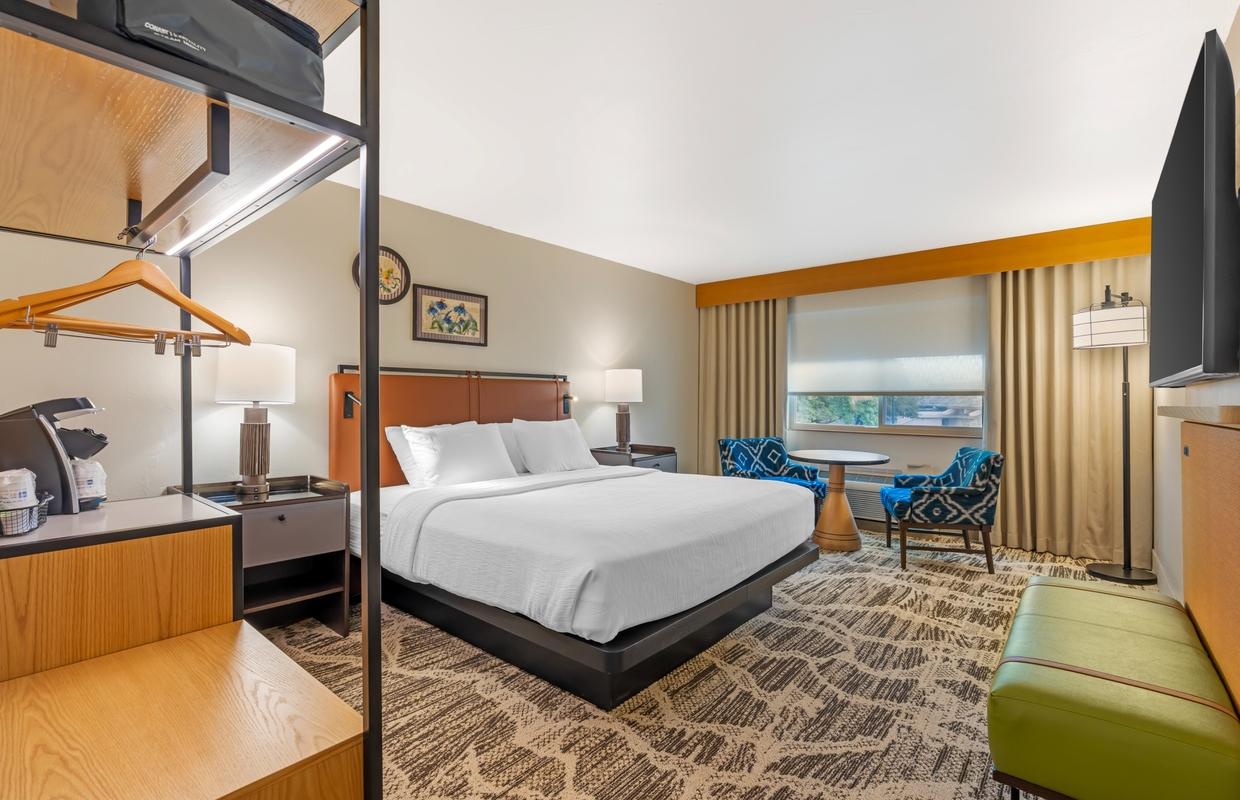 King Guest Room with Table & Chairs at Best Wester